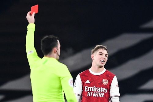 Sao trẻ Arsenal tỏa sáng sau khi thoát thẻ đỏ