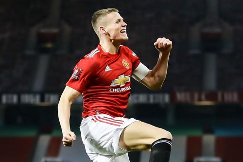 Cú đánh đầu đưa MU vào vòng 4 FA Cup