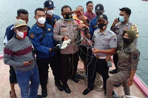 'Máy bay rơi nhanh như chớp xuống biển và nổ tung'