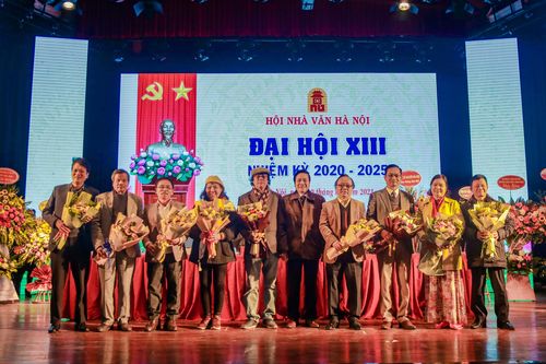 Hội nhà văn Hà Nội có Chủ tịch mới