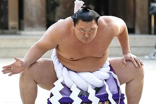 Khi nhà vô địch sumo cũng mắc Covid-19