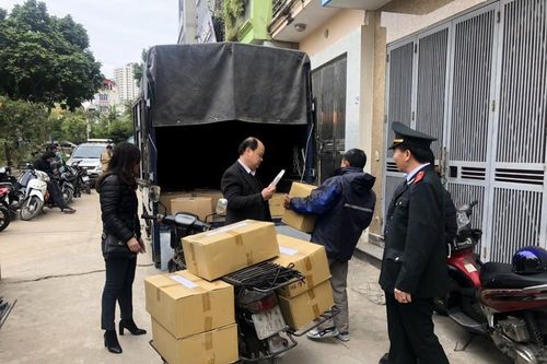 Thu giữ gần 40.000 cuốn sách giả tại 2 địa điểm ở Hà Nội