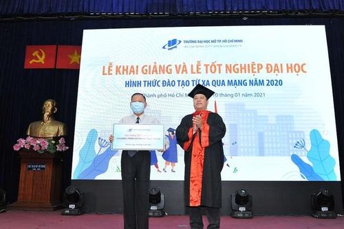 Cụ ông 71 tuổi quyết trở thành cử nhân Luật