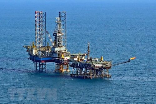 Giá xăng dầu hôm nay 10/1: Đạt đỉnh cao nhất của gần một năm qua