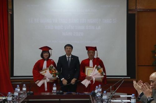 Lễ Bế giảng và trao bằng tốt nghiệp Thạc sĩ cho học viên tỉnh Sơn La năm 2020