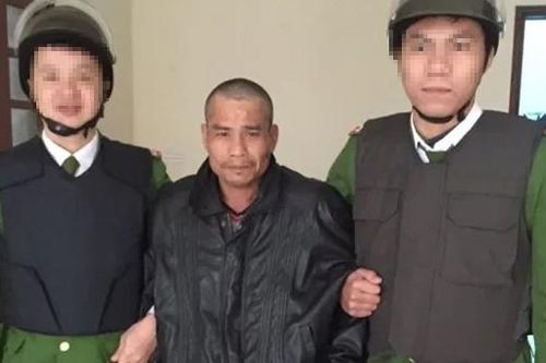 Đi xe đạp ngược chiều còn hung hãn chém hỏng ô tô CSGT