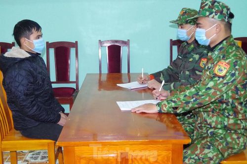 Hàng chục người men lối mòn ở Lạng Sơn nhập cảnh trái phép
