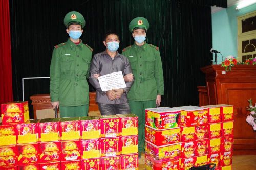 Vận chuyển 116 kg pháo nổ từ Trung Quốc về Việt Nam