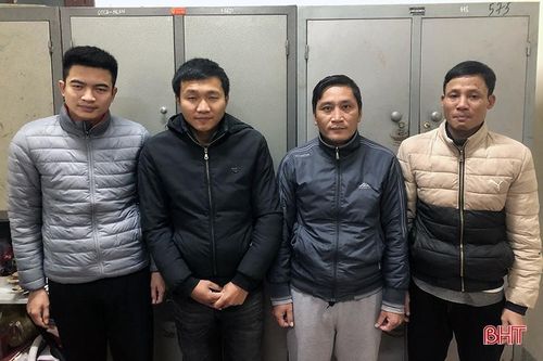 Bắt 4 đối tượng 'giật liêng' ăn tiền