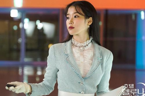 4 vai diễn có phong cách thời trang đáng nhớ nhất của IU
