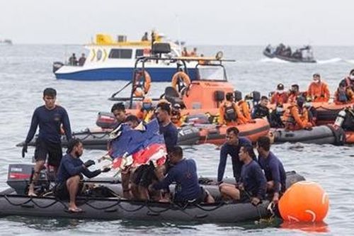 Phát hiện nhiều tình tiết mới vụ máy bay Indonesia rơi