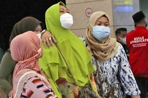 Thân nhân hành khách chuyến bay Indonesia tuyệt vọng chờ đợi phép màu