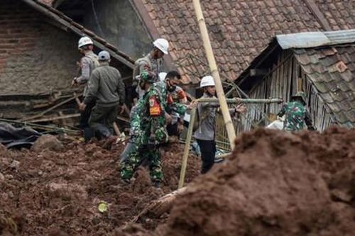 Ít nhất 11 người thiệt mạng sau trận lở đất kép tại Indonesia