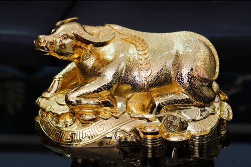Cận cảnh quá trình chế tác tượng trâu mạ vàng 24k đón Tết Tân Sửu
