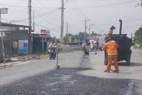 Bộ GTVT hứa duy tu, sửa chữa Quốc lộ 62 bằng nguồn vốn bảo trì