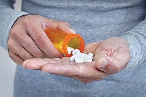 'Uống thuốc hại gan': Những nhận thức chưa đúng và đủ