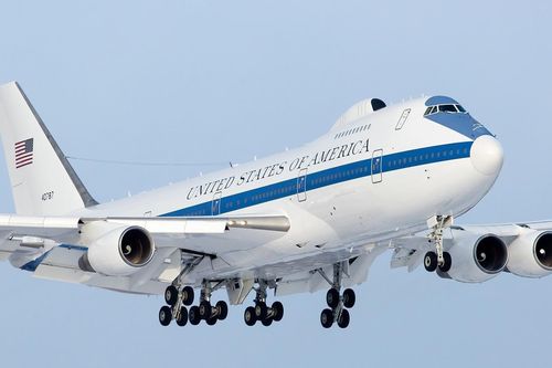 'Máy bay ngày tận thế' Mỹ cất cánh trong lúc người biểu tình chiếm đồi Capitol