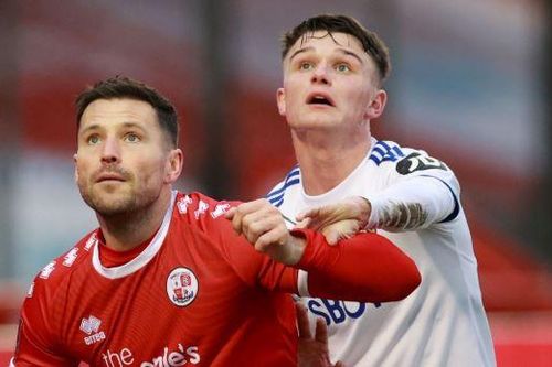 Diễn viên truyền hình được vào sân trong trận đấu với Leeds
