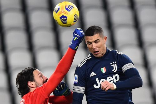 Ronaldo thể hiện khả năng không chiến ấn tượng