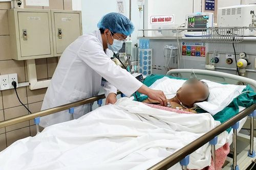Bệnh nhân phải thở máy vì uống nhầm tinh dầu quế