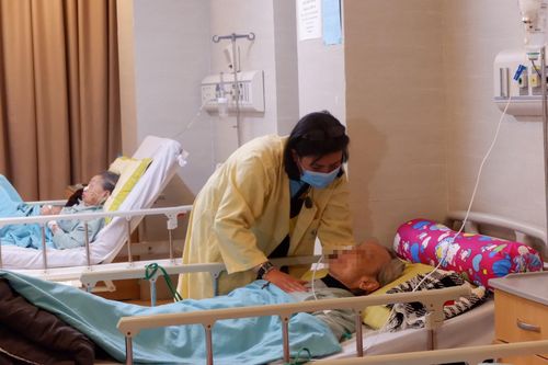 Trời rét đậm, nhiều trẻ em và người cao tuổi phải nhập viện