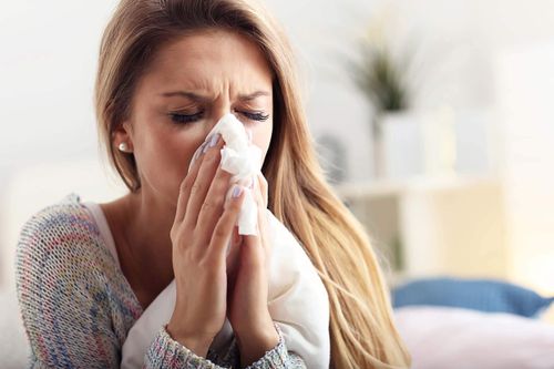 Vì sao nước mũi chảy khi trời lạnh?