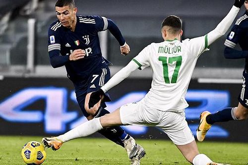 Ronaldo cân bằng kỷ lục của huyền thoại Josef Bican
