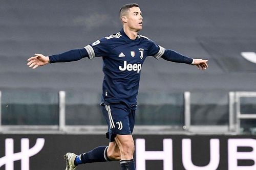 Ronaldo san bằng kỷ lục ghi bàn nhiều nhất mọi thời đại