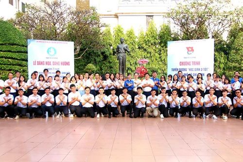 Hội Sinh viên TP. HCM trao học bổng cho cán bộ Hội tiêu biểu