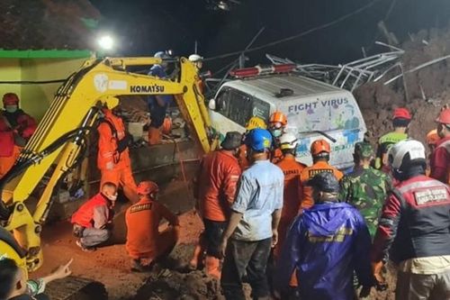 Thiên tai ở Indonesia và Tây Ban Nha