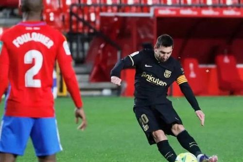 Messi vượt Ronaldo về thành tích ghi bàn từ sút phạt hàng rào