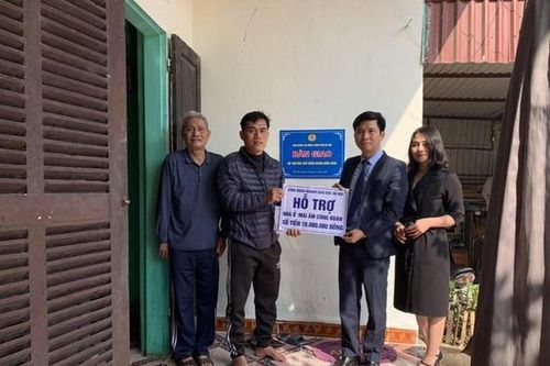 'Mái ấm công đoàn' đến với nhà giáo dịp Tết đến xuân về