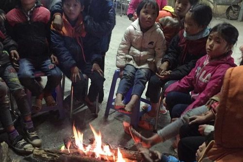 Gần 55.000 học sinh Điện Biên nghỉ học khi nhiệt độ xuống 4 độ C
