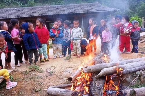 Thanh Hóa: Nhiệt độ xuống thấp, nhiều trường cho học sinh nghỉ
