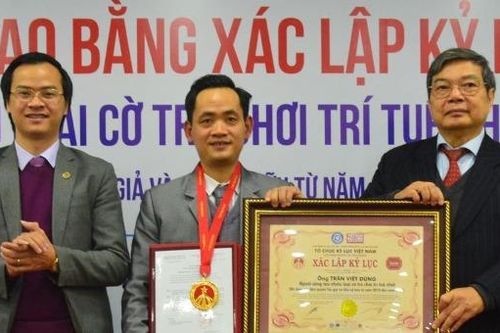 Trao kỷ lục Việt Nam cho người sáng chế ra 10 loại cờ
