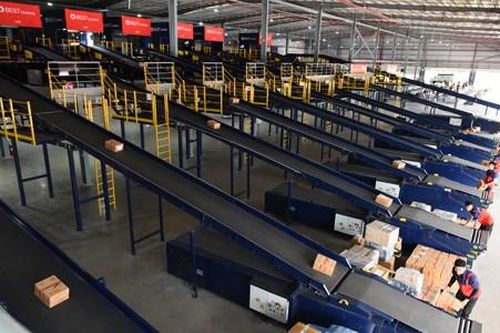 Tập đoàn BEST Inc. vận hành trung tâm phân loại hàng hóa tự động