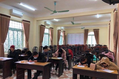 14 'nam thanh nữ tú' bay lắc trong quán karaoke Hương Rừng