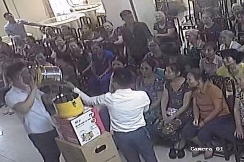 Nộp tiền mua hàng để được tri ân, hàng chục người dân bị lừa