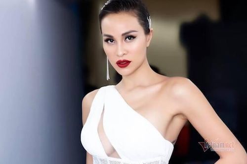 MC Phương Mai: 'Tôi rất ngoan xong việc về nhà yêu chồng, chăm con'