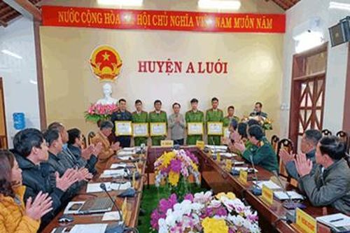 Kiểm sát viên VKSND huyện A Lưới được khen thưởng đột xuất trong chuyên án 121M