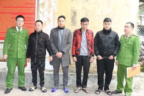 Bắt nhóm trộm xế hộp để vỉa hè do con nghiện có 4 tiền án cầm đầu
