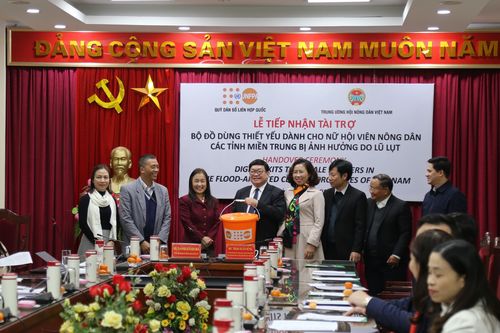 UNFPA hỗ trợ 6.903 bộ đồ dùng cứu trợ khẩn cấp cho phụ nữ, trẻ em gái