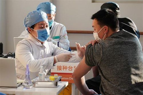 Trung Quốc: Tiêm chủng cho 1 triệu dân thủ đô, phong tỏa nhiều làng