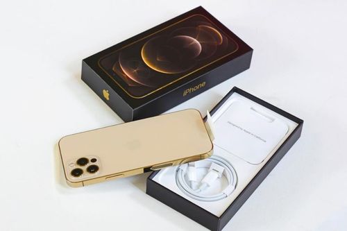 Hé lộ số tiền Apple tiết kiệm được khi bỏ củ sạc, tai nghe khỏi hộp đựng