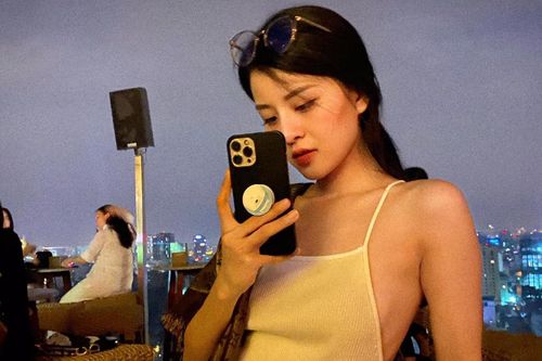 Hotgirl Trâm Anh khoe ảnh chị gái nhưng dòng trạng thái đi kèm khiến nhiều người 'đỏ mặt'