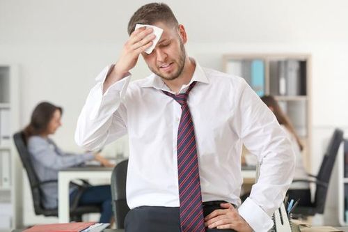 Đổ mồ hôi lạnh có phải đang cảnh báo một cơn đau tim?