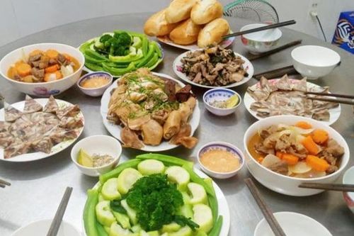 8 năm làm 'bếp trưởng' với những mâm cơm nhìn đã thấy hấp dẫn