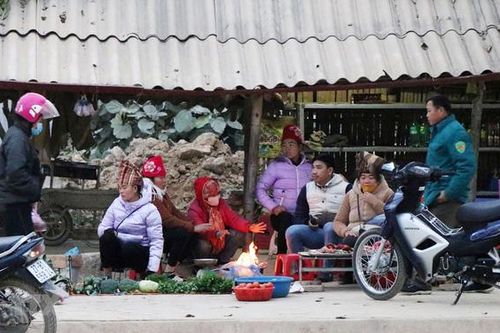 Nhiều sinh hoạt của người dân vùng cao Điện Biên ngưng trệ vì giá rét