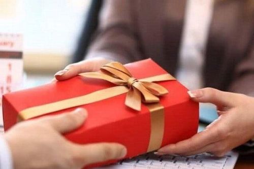 Năm 2020, có 7 người nộp lại quà tặng với giá trị 305 triệu đồng