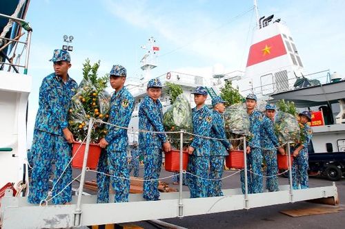 Mang hương vị Tết ra Trường Sa